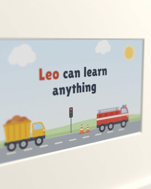 Close view of the Quoteplume Kids frame showing "Leo can learn anything"